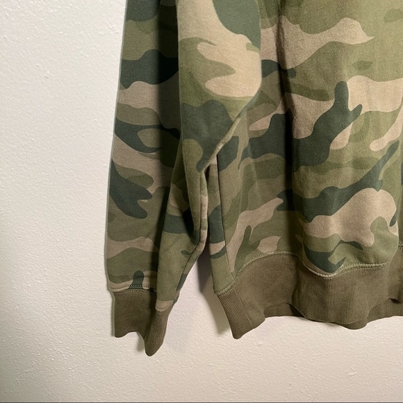Old Navy Vintage Crew-Neck Sweatshirt Green Camo - Picture 8 of 15